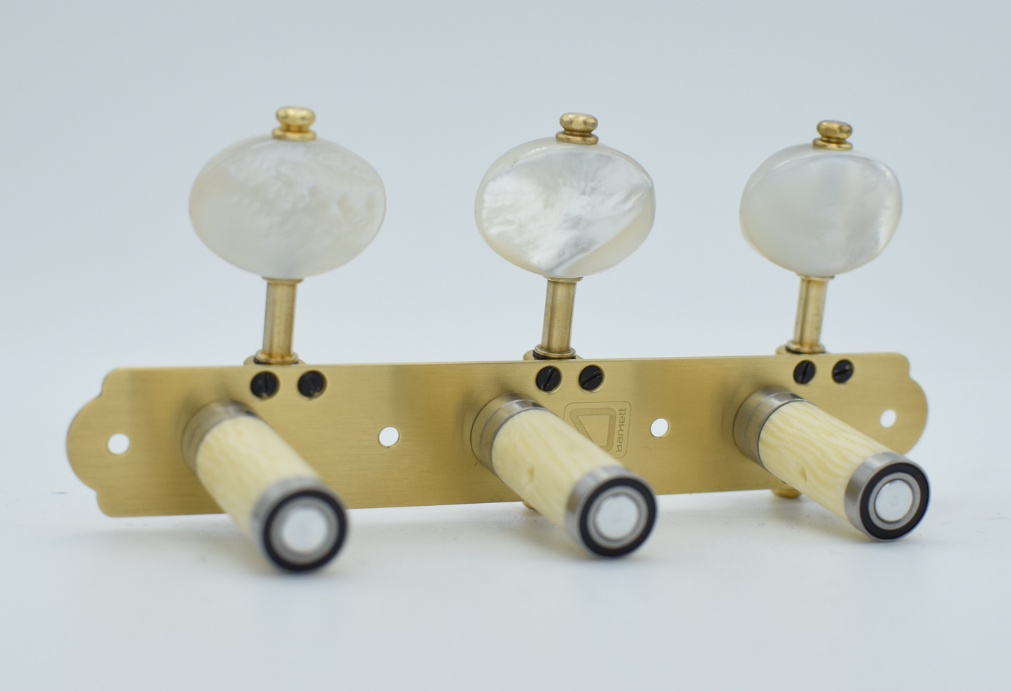 B-Ware:n Trinity Brass, Minimalist Engraving, Mother of Pearl buttons, Ivoroid Rollers