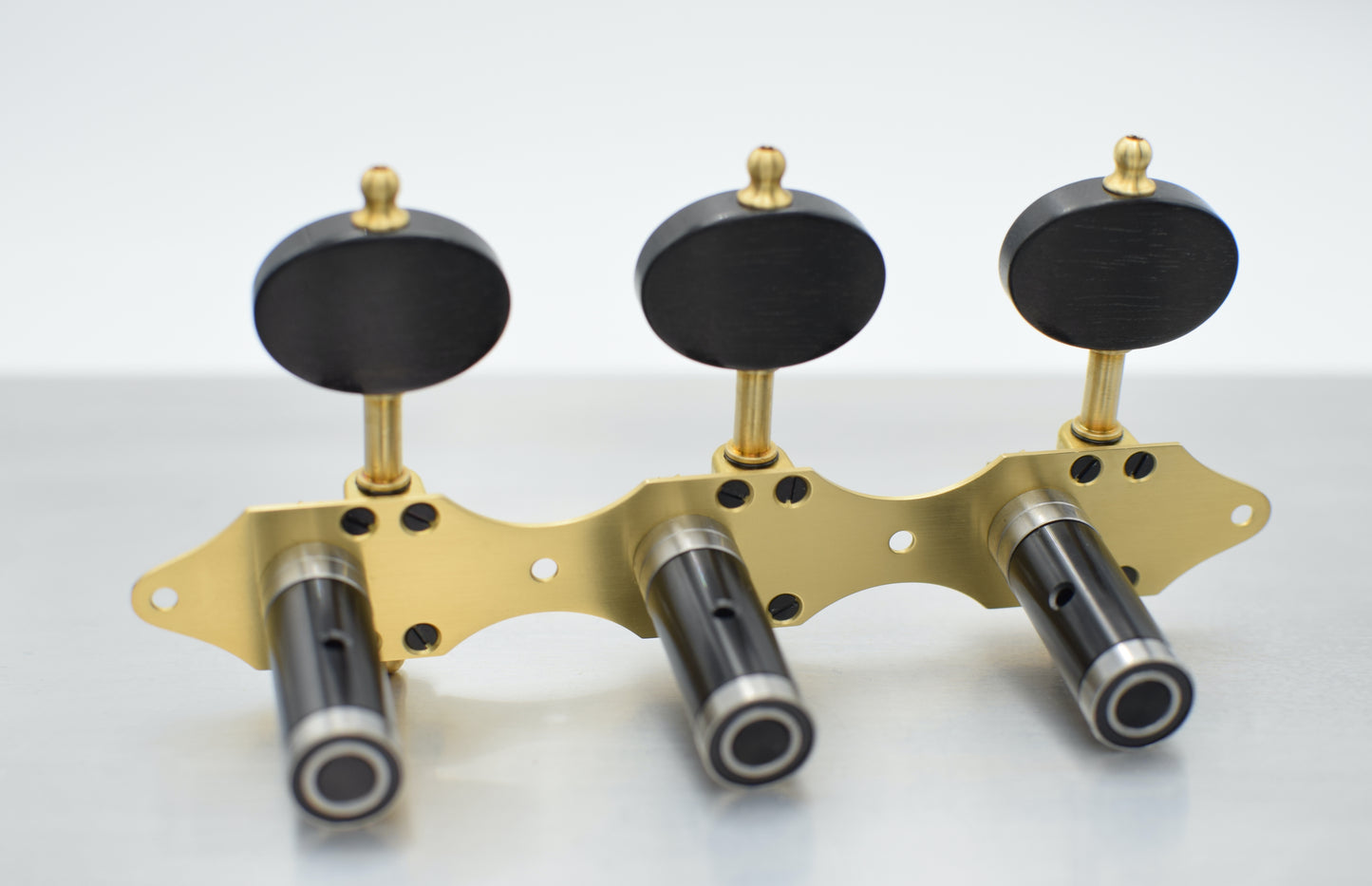 B-Ware: Landsorfer, Brass, Ebony Buttons, Black Rollers
